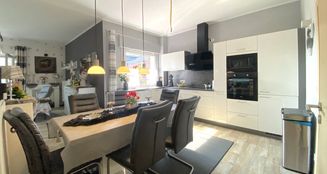 von_poll_real_estate_property_25202025_image_6