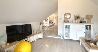von_poll_real_estate_property_25202025_image_14
