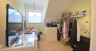 von_poll_real_estate_property_25202026_image_20