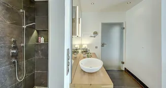 von_poll_real_estate_property_25202022_image_28