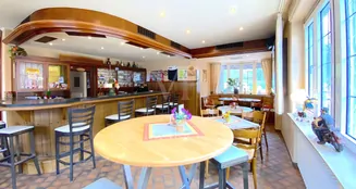 von_poll_real_estate_property_25202023_image_6