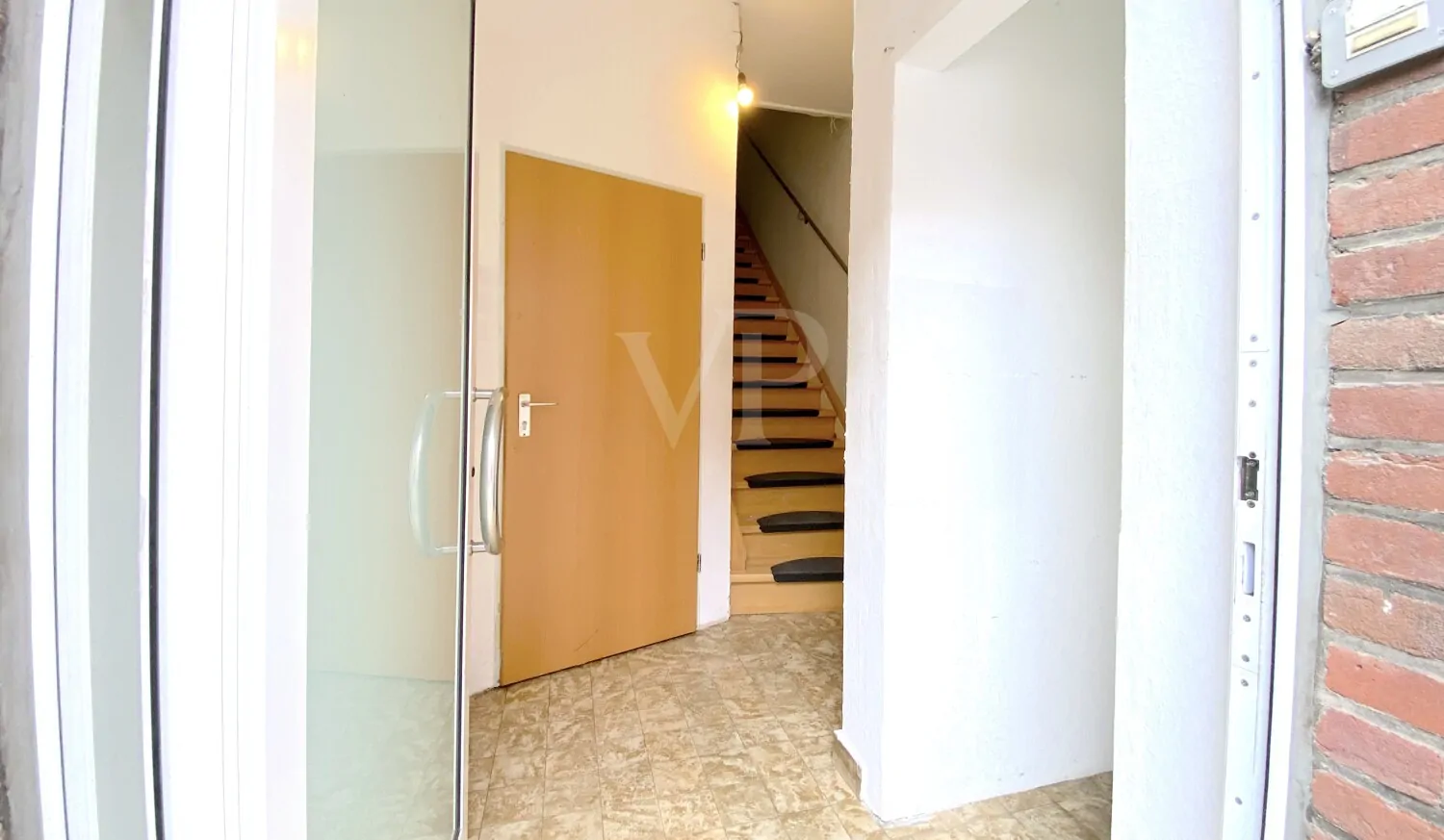 EG Hauseingang DG-Wohnung