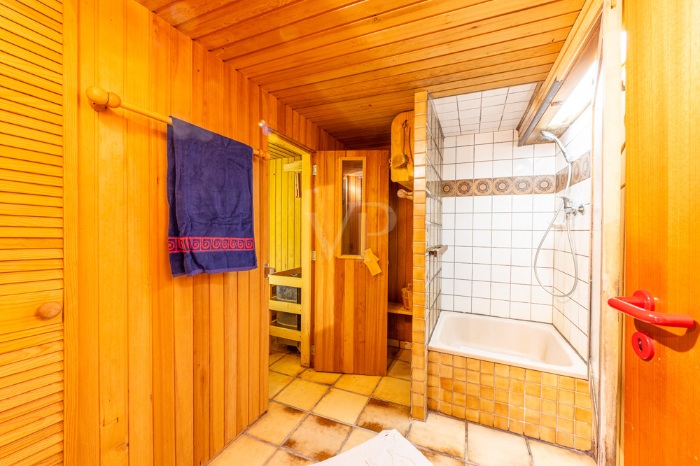 Sauna Vorraum mit Dusche