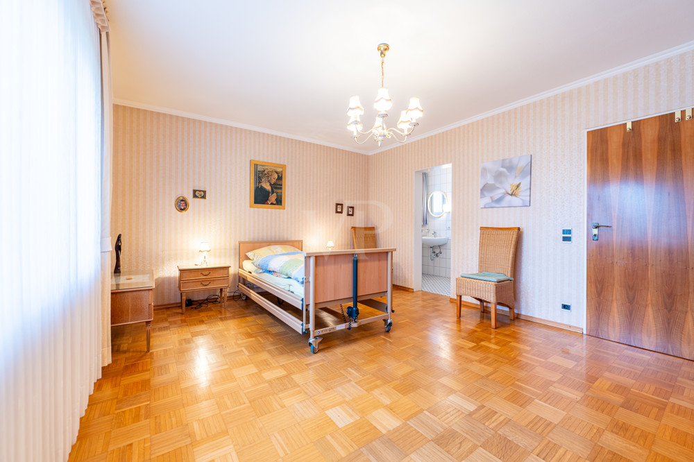 Schlafzimmer EG mit En Suite Bad