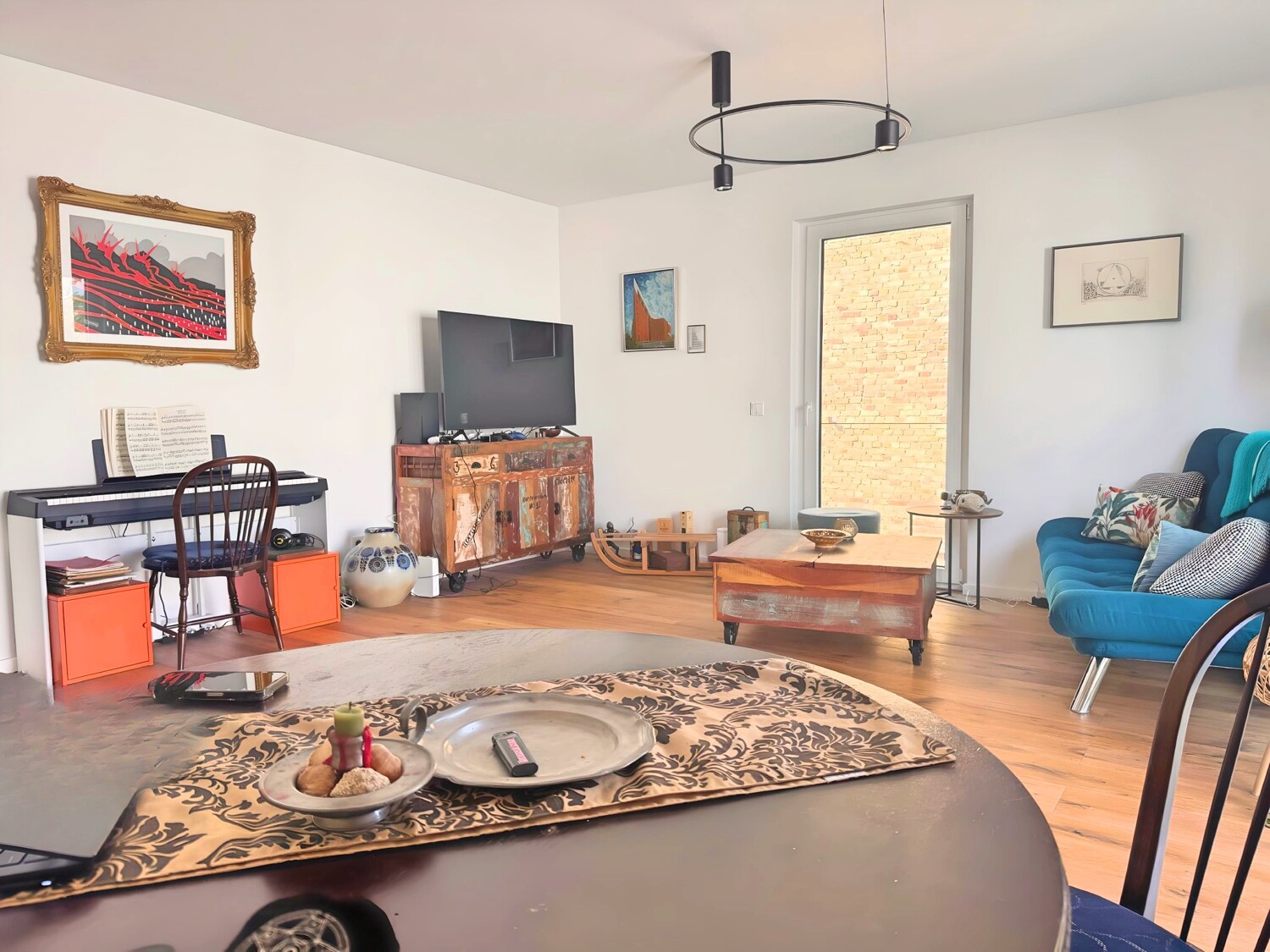 Hochwertige 3-Zimmer-Wohnung mit separatem Eingang, Balkon und zwei Tiefgaragenstellplätzen