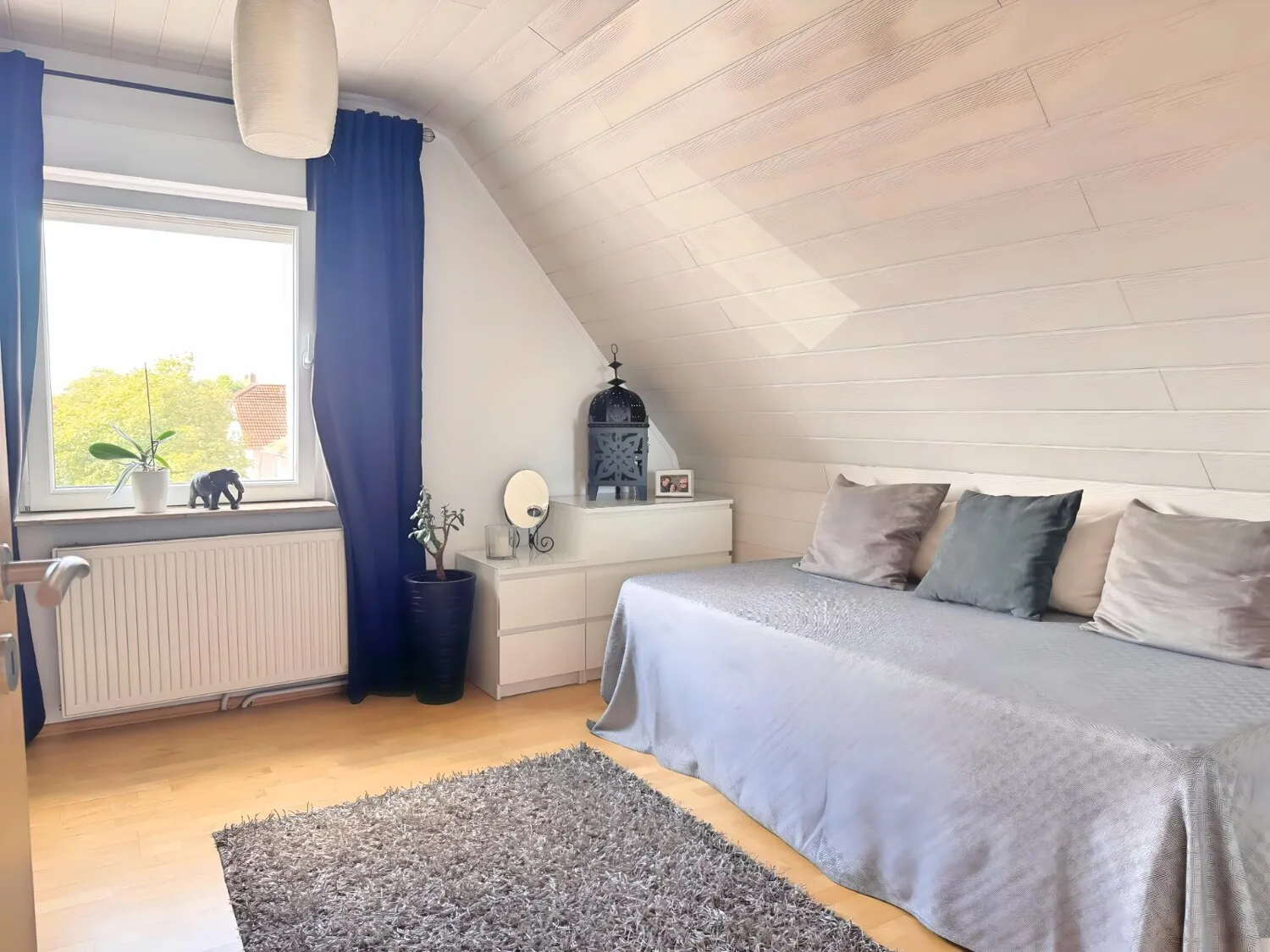 Gehobenes Refugium,
Einliegerwohnung möglich !