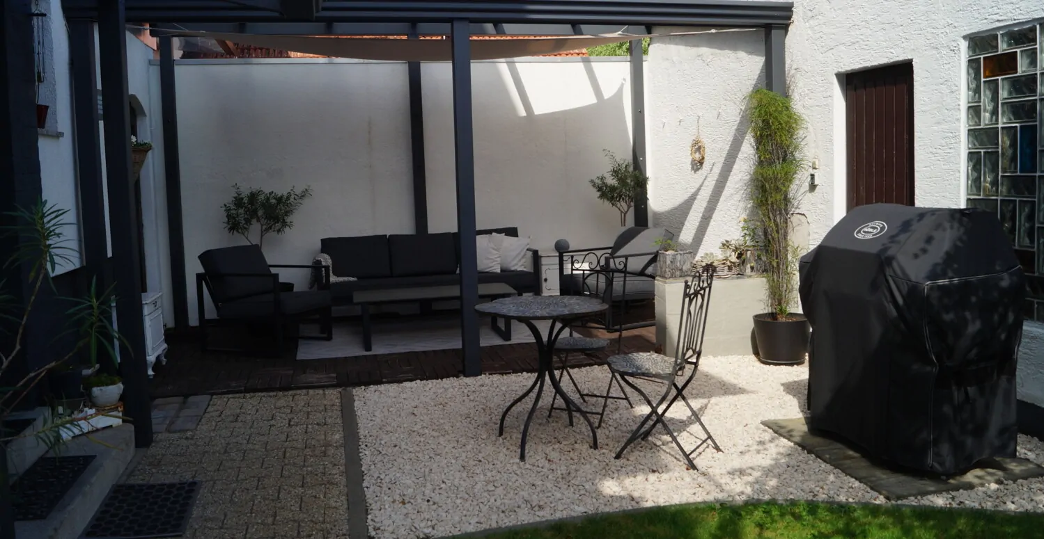 überdachte Terrasse