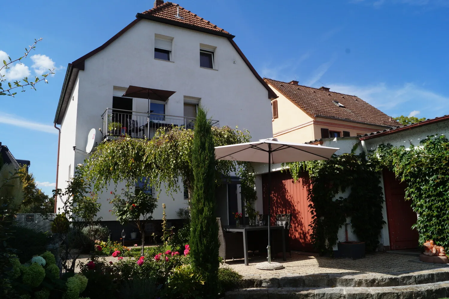 Gehobenes Refugium,
Einliegerwohnung möglich !