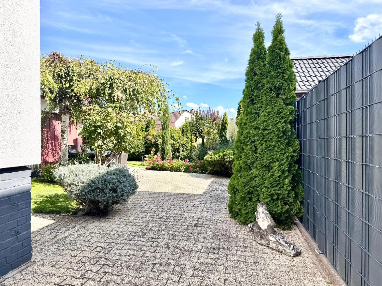 Gehobenes Refugium,
Einliegerwohnung möglich !