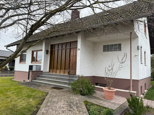 Grundsolides Einfamilienhaus mit herrlichem Grundstück in bester Wohnlage