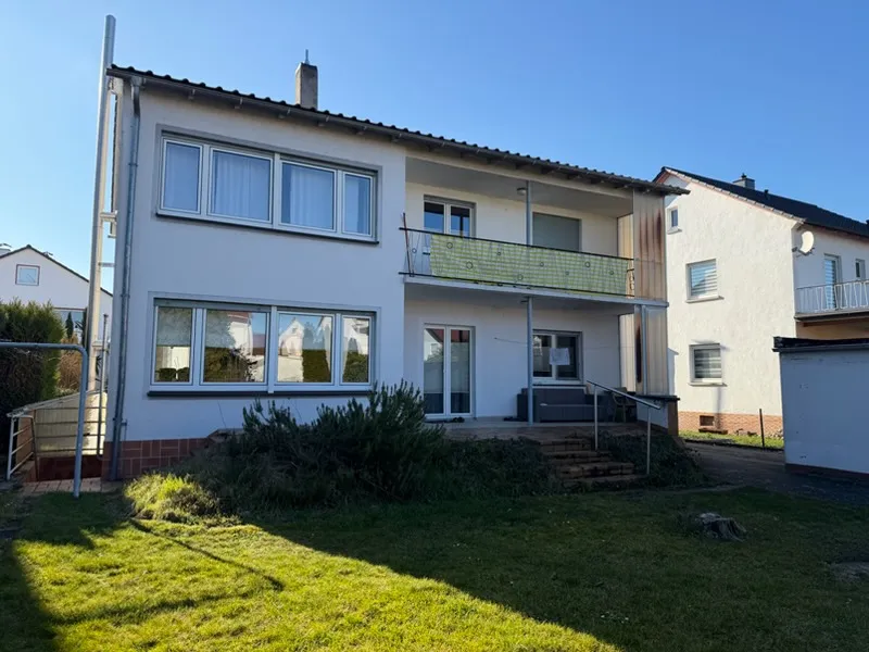 Zweifamilienhaus in solider Bausubstanz mit großem Grundstück