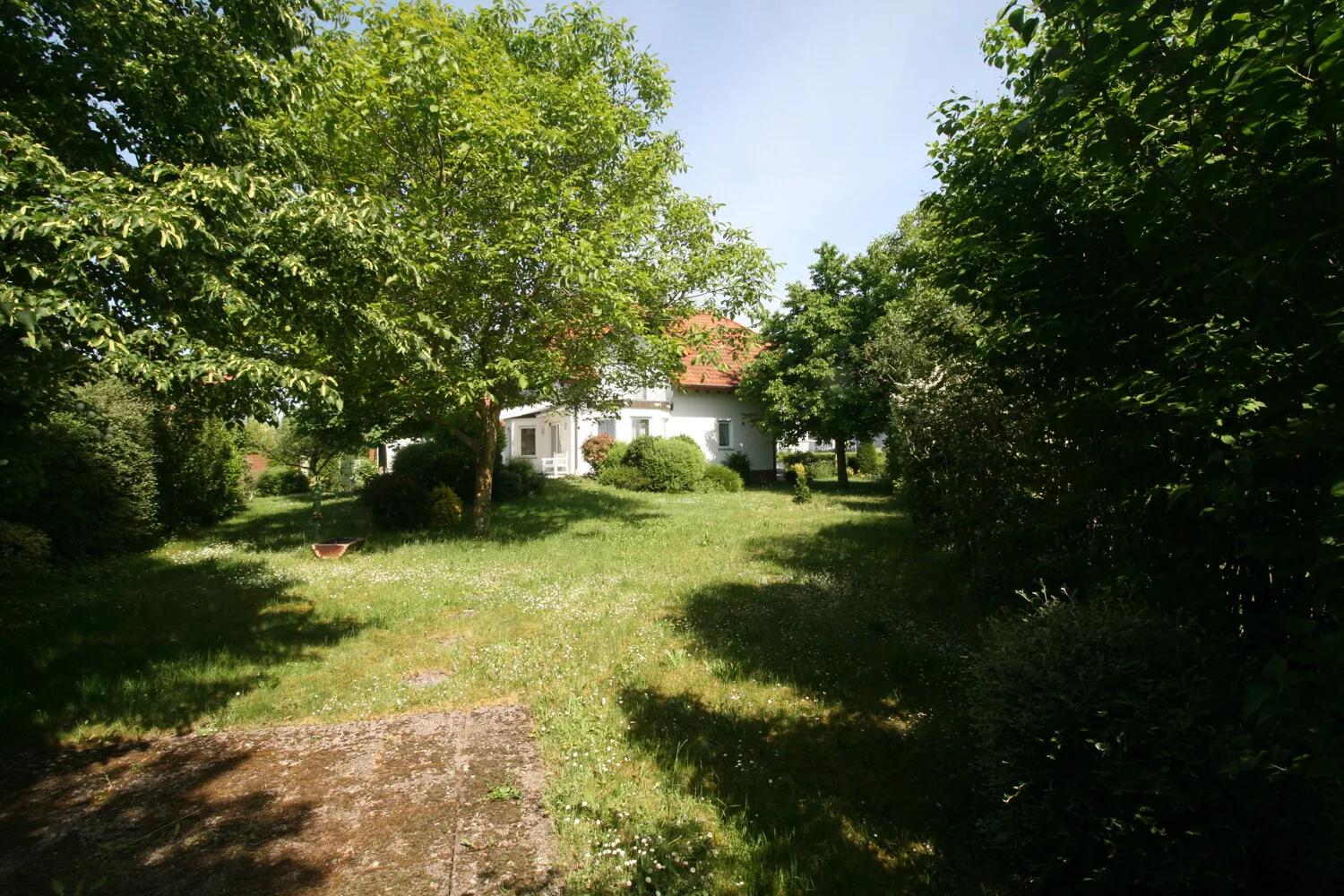 weitläufiges Grundstück