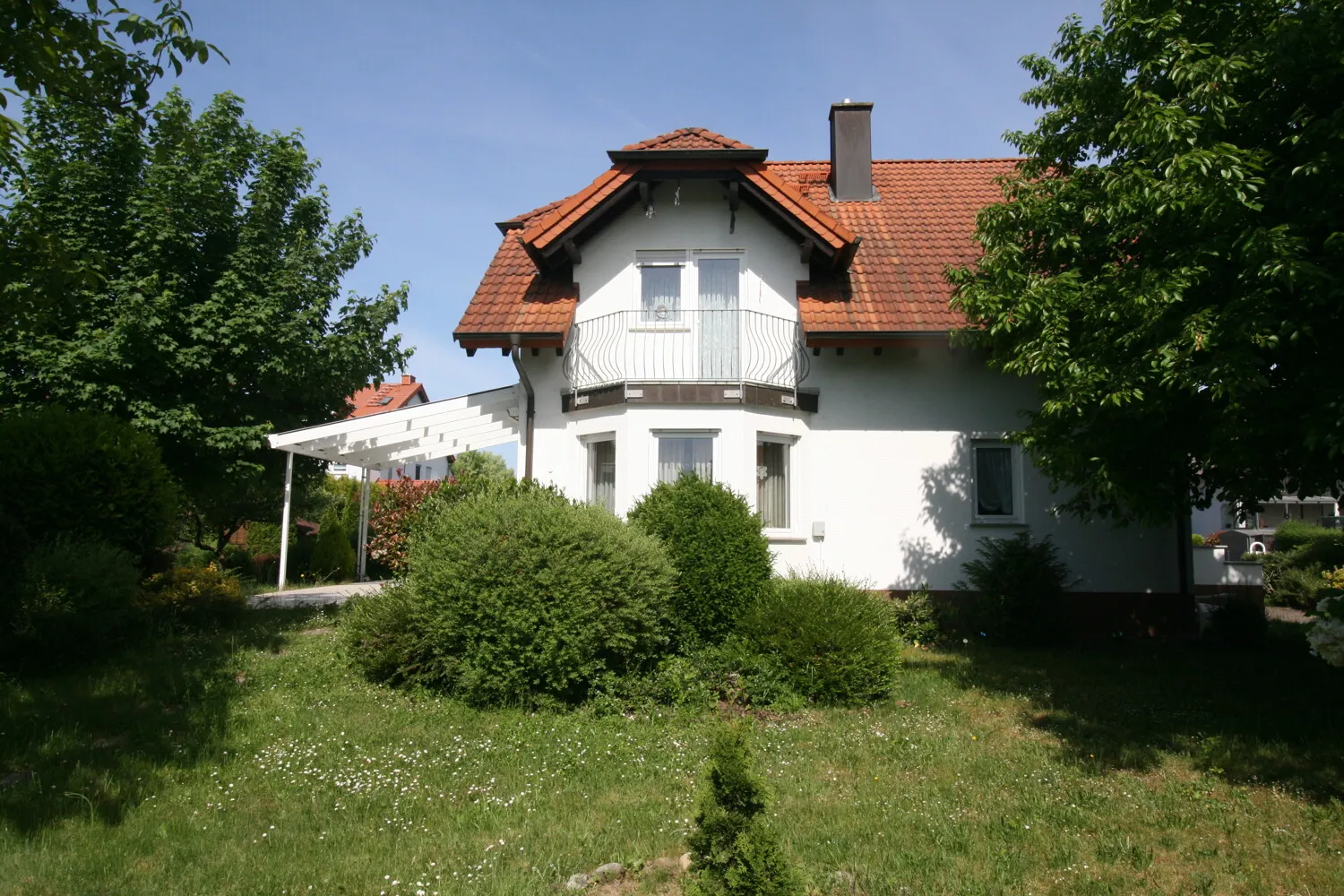 Familiendomizil in Feldrandlage mit herrlichem Grundstück