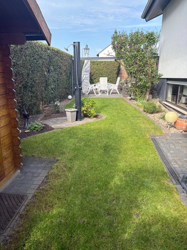 weitläufig mit Solardusche