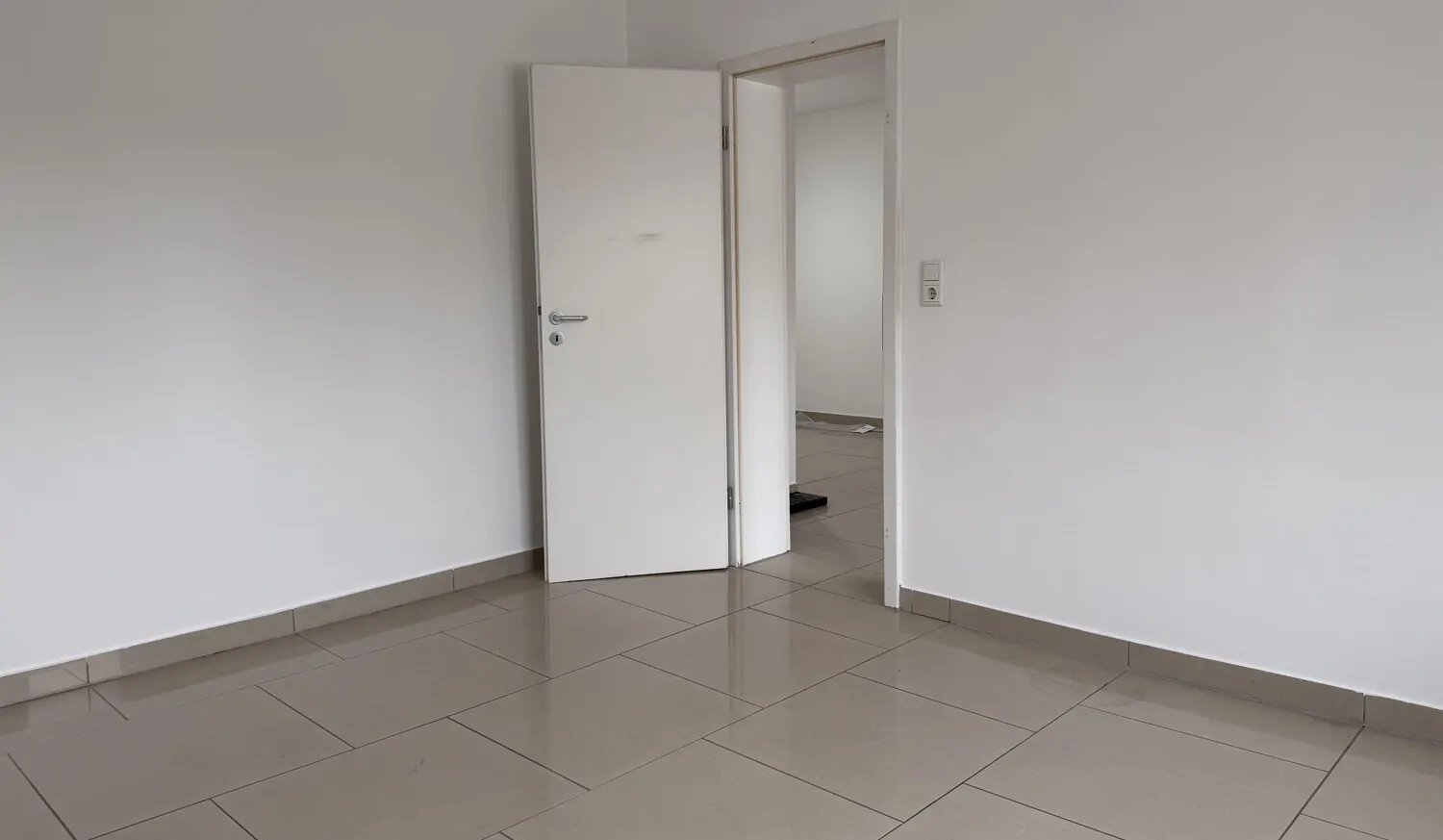 Well-maintained apartment building in a quiet but central residential location