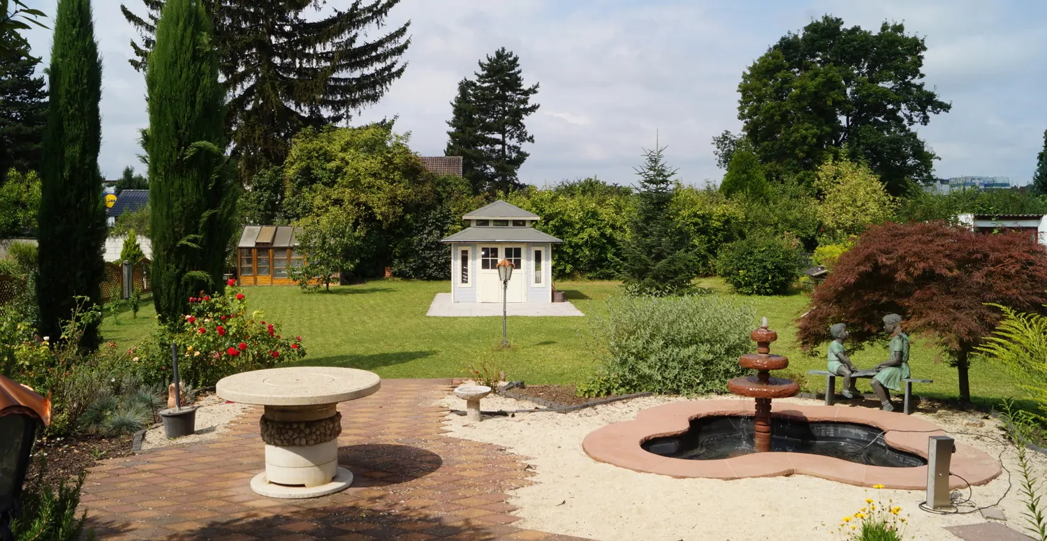 parkähnliches Grundstück