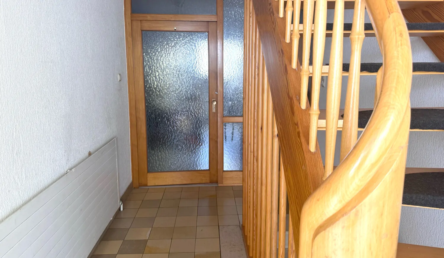 EG: Eingang vermietete Wohnung