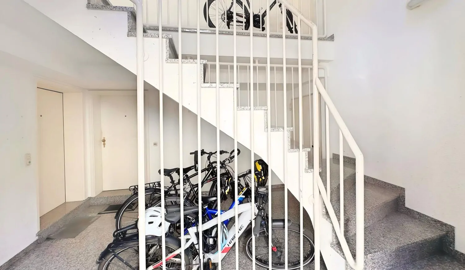 Treppenhaus Mehrfamilienhaus-09-06 at 13.21.23