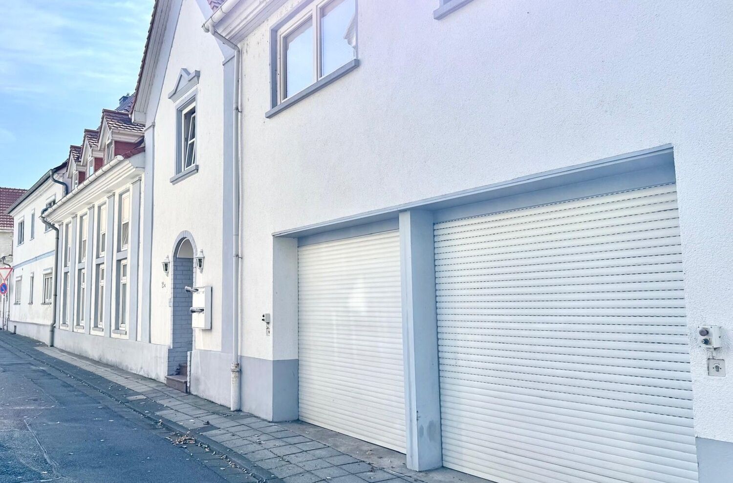 Mehrfamilienhaus und Gewerbeeinheit mit bestehenden Mieteinnahmen und Ertragspotenzial