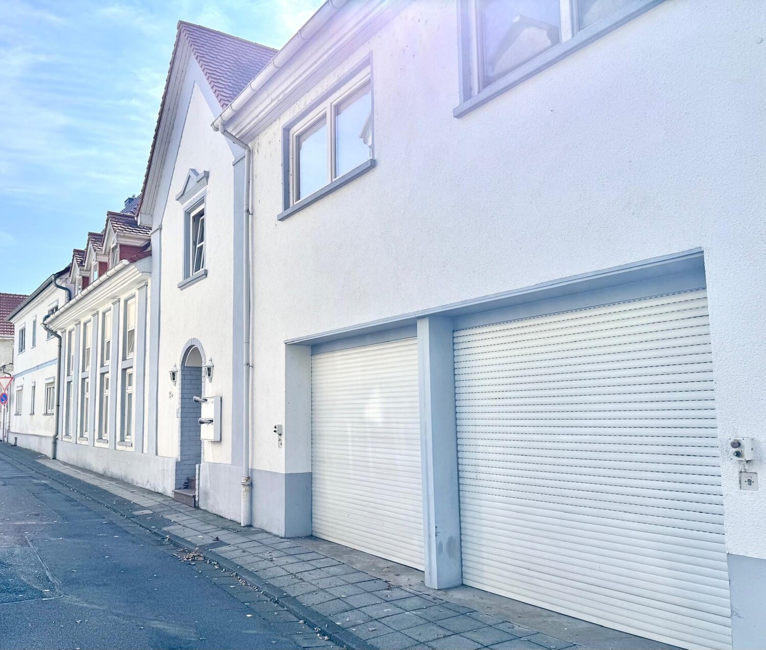 Mehrfamilienhaus und Gewerbeeinheit mit bestehenden Mieteinnahmen und Ertragspotenzial