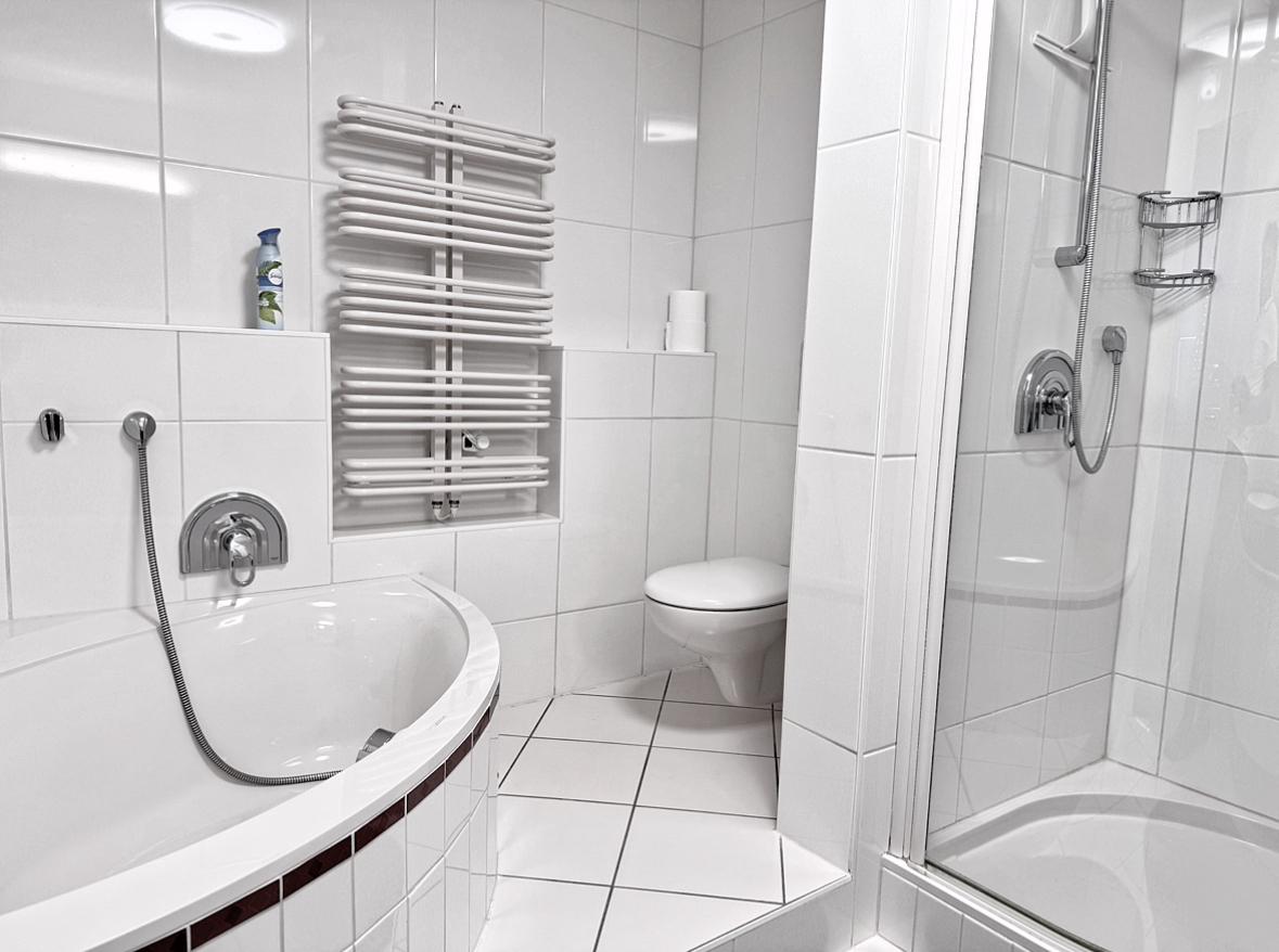 Wanne und Dusche