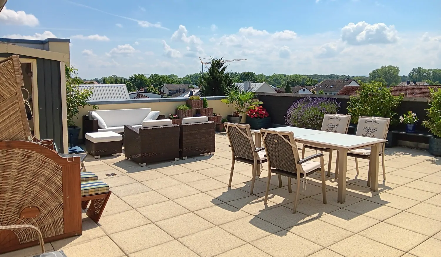 großzügige Terrasse