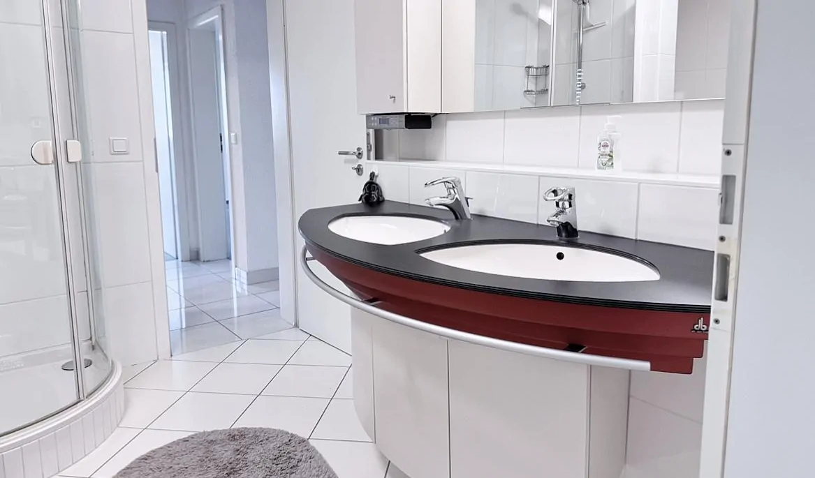 großzügiges Badezimmer