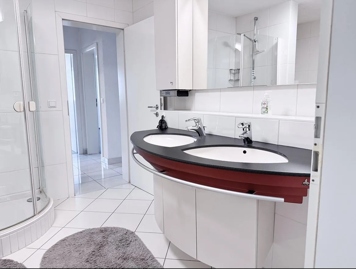 großzügiges Badezimmer