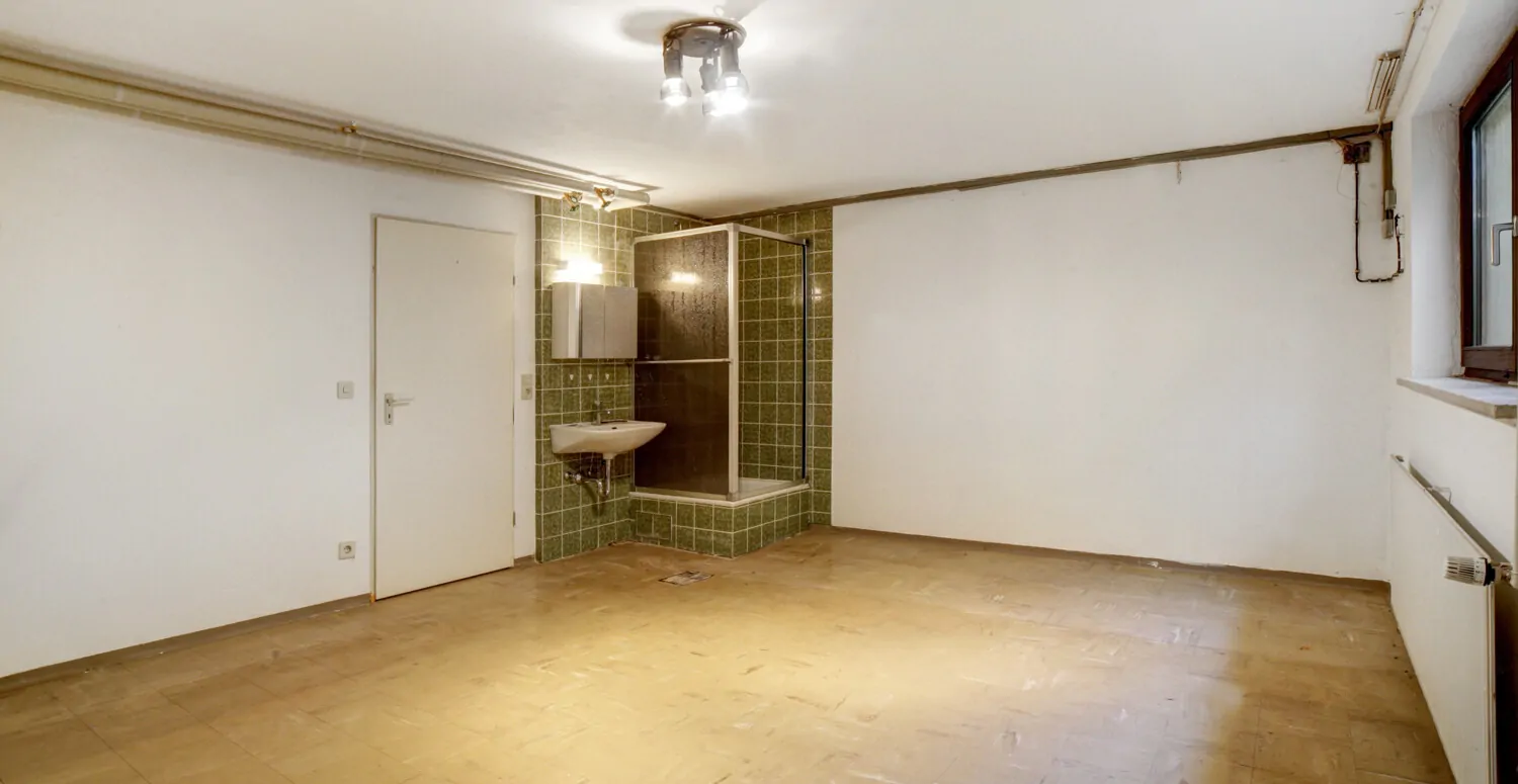 UG - Hobbyraum mit Dusche