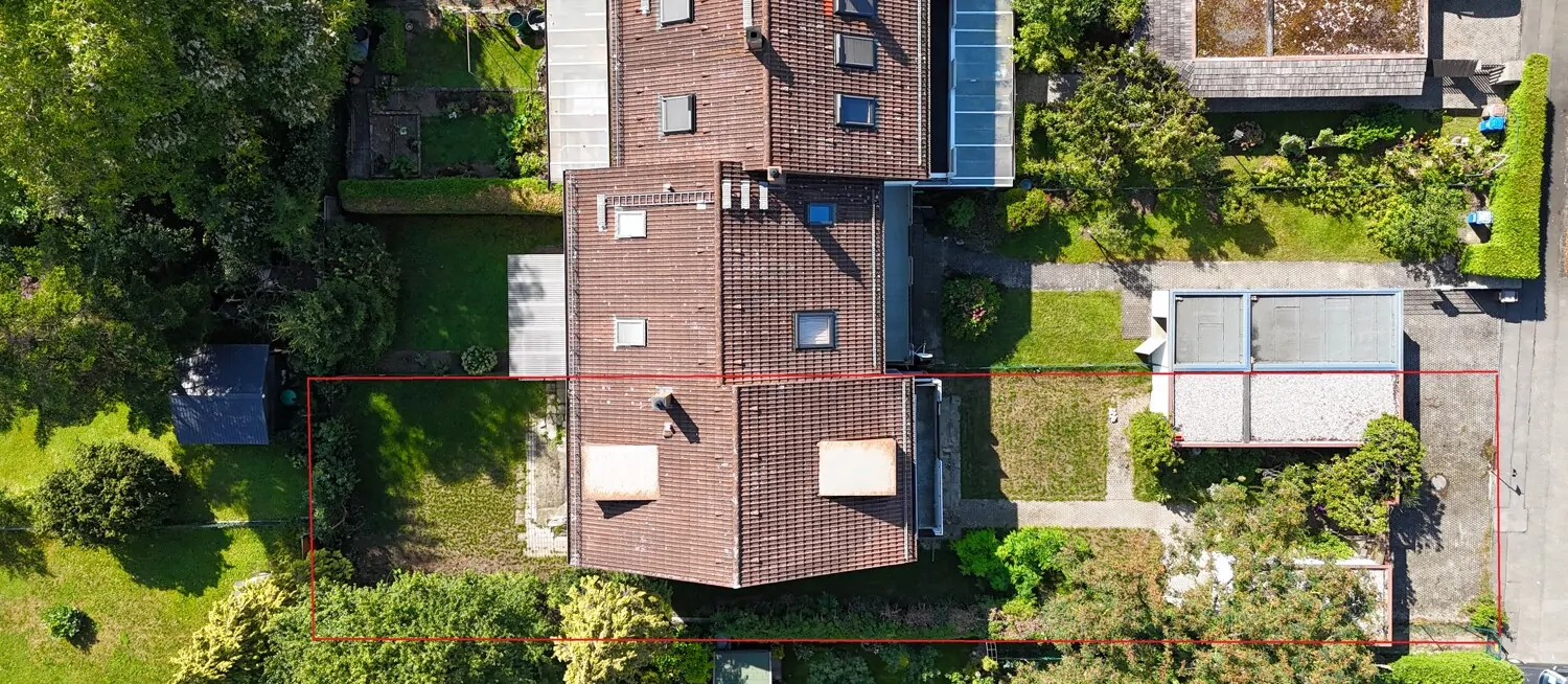 Luftaufnahme Grundstück und Gebäude