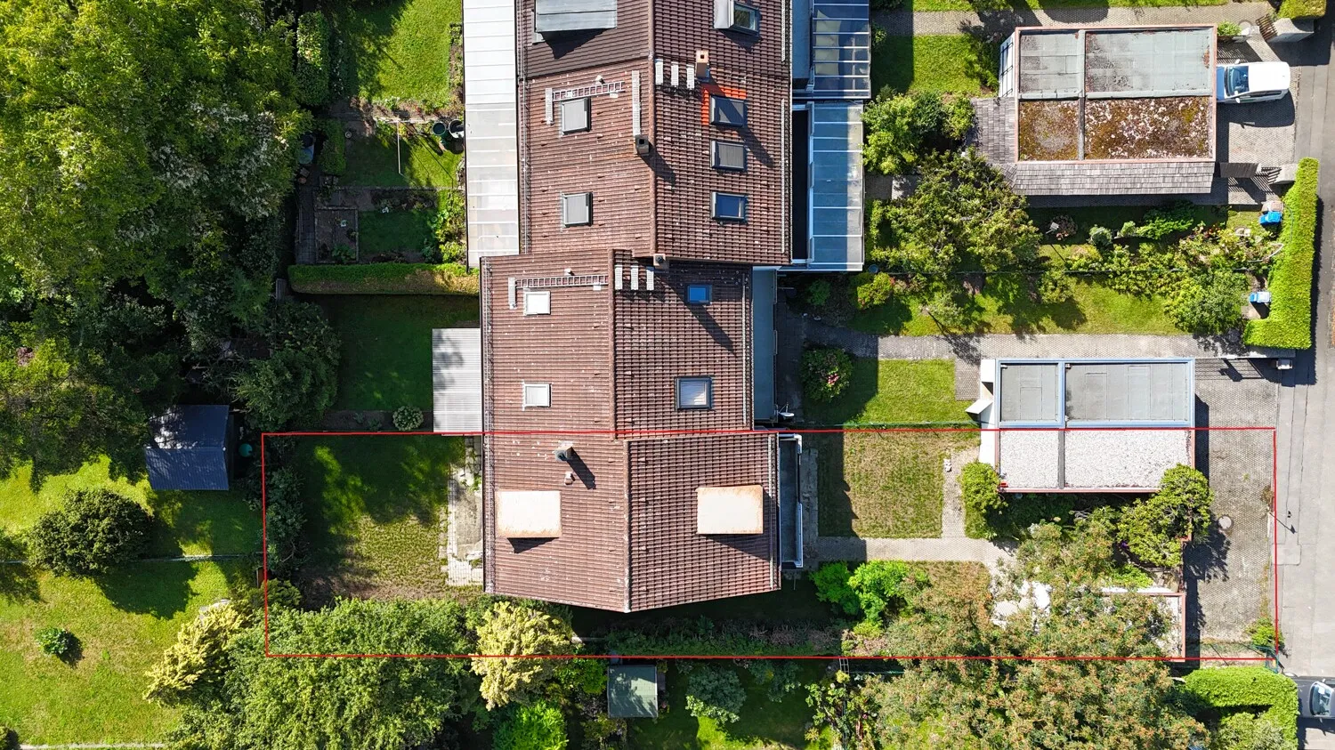 Luftaufnahme Grundstück und Gebäude