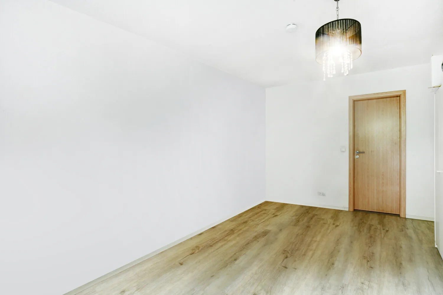 Schlafzimmer mit Zugang zum ostseitigen Gartenbereich