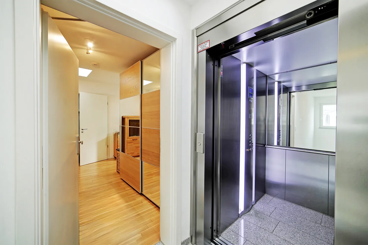 Wohnungseingang_Aufzug