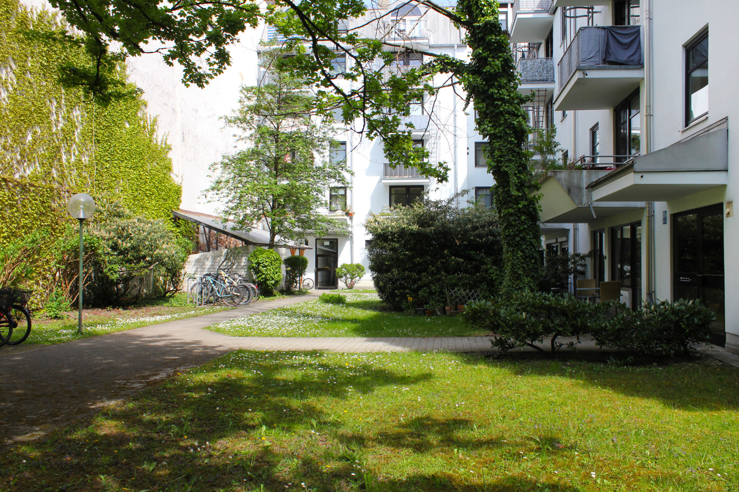 Gebäude-Aussenansicht (2)