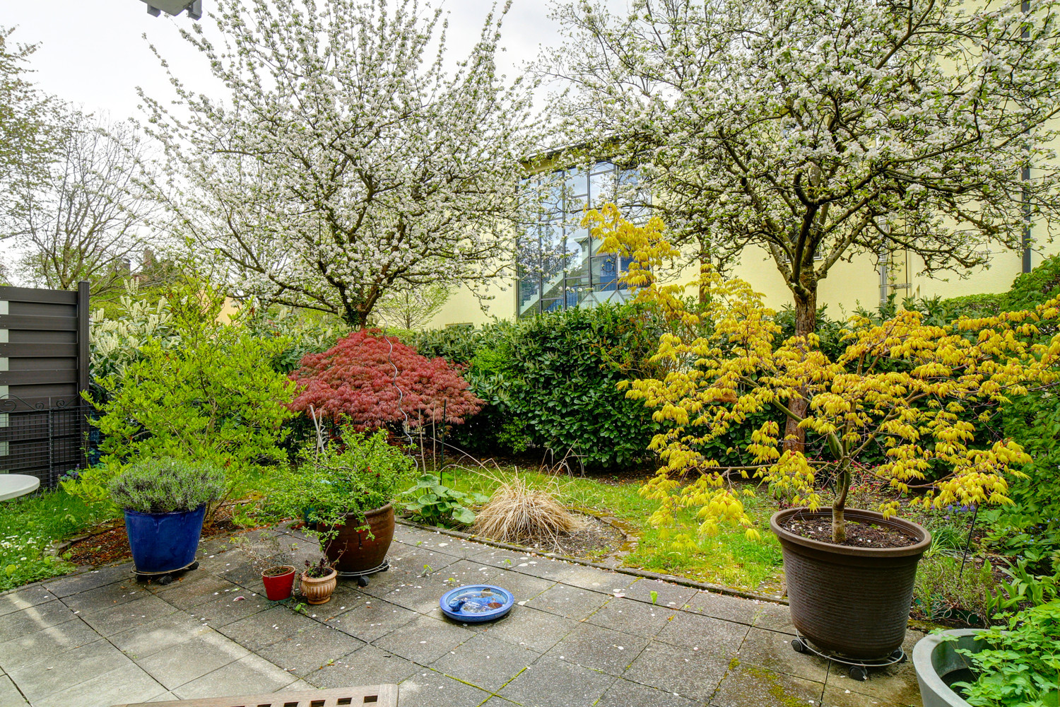 Terrasse mit Garten