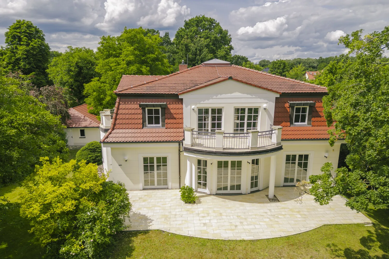 Modernes Herrenhaus