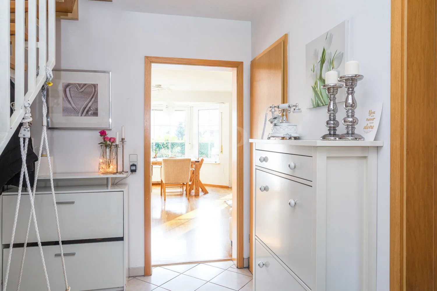 Very well-maintained semi-detached house with sunny terrace