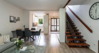 von_poll_real_estate_property_25087021_image_0