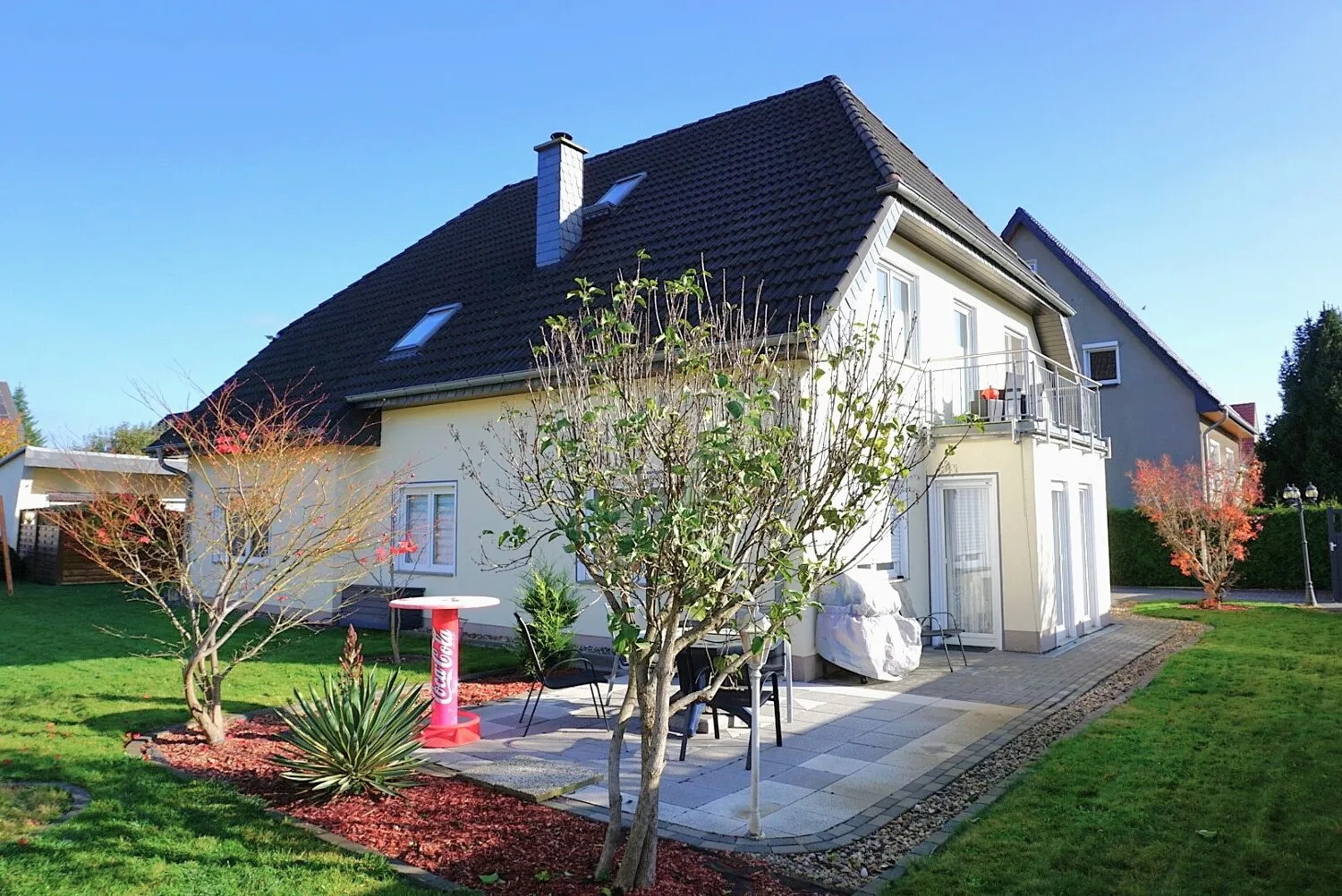 Haus mit Garten und Terrasse