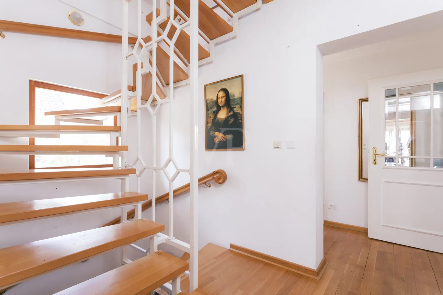 Flur mit offener Treppe