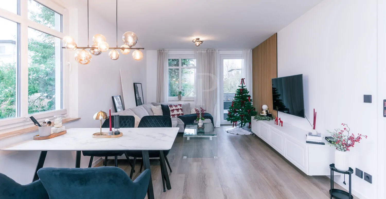 Wohnzimmer mit Essbereich