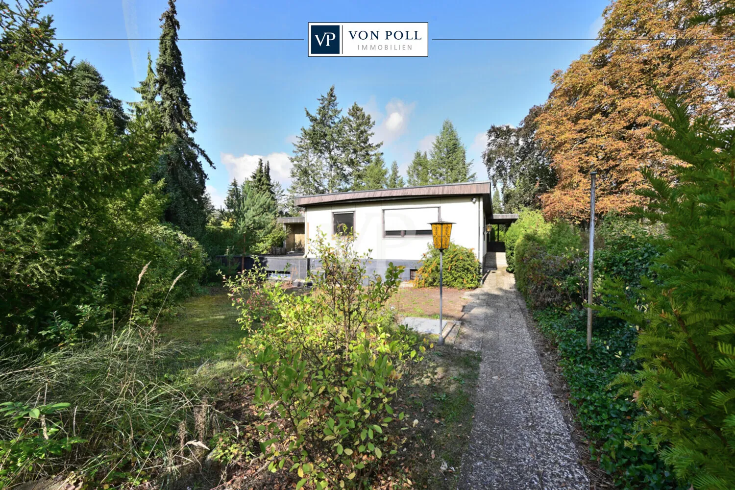 Grundstück hinten mit Abrisshaus