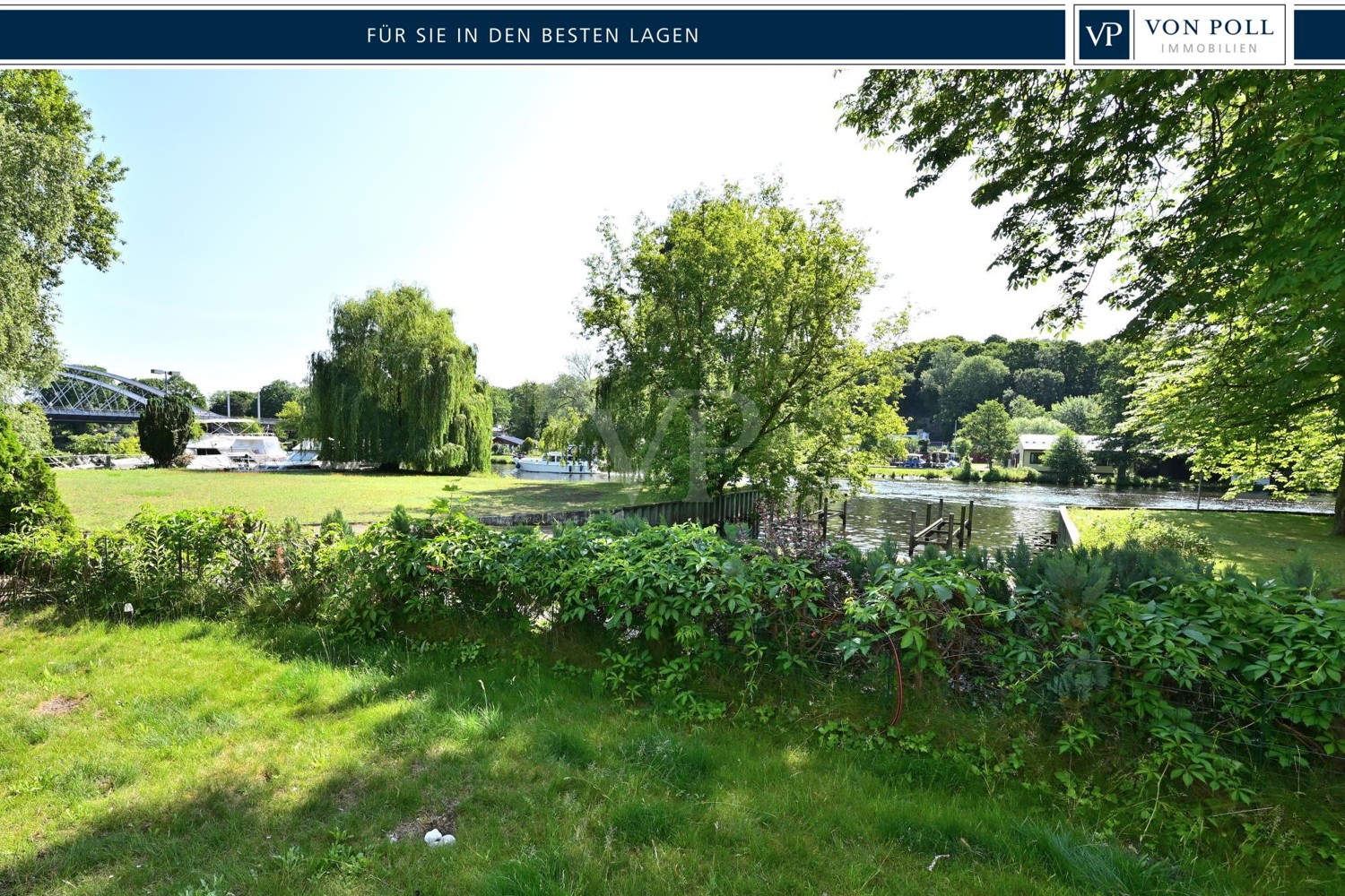 Blick vom eigenen Garten zur Havel