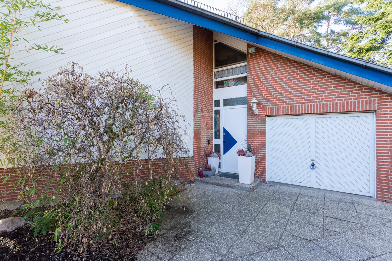 Eingang mit Garage