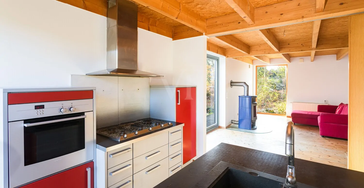 Küche mit Blick zum Wohnzimmer