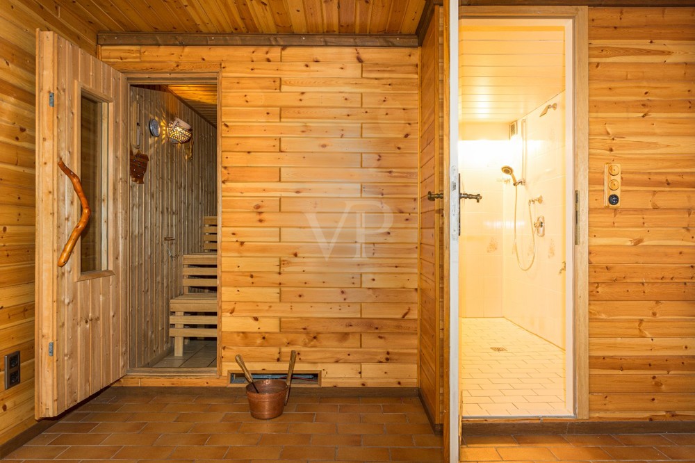 Sauna und Dusche im Untergeschoss