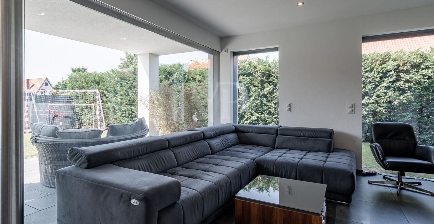 Wohnzimmer mit Blick in den Garten