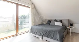 von_poll_real_estate_property_25067013_image_8