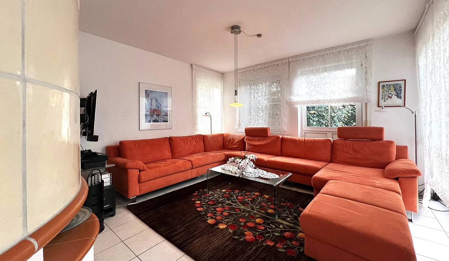 Wohnzimmer mit Kachelofen