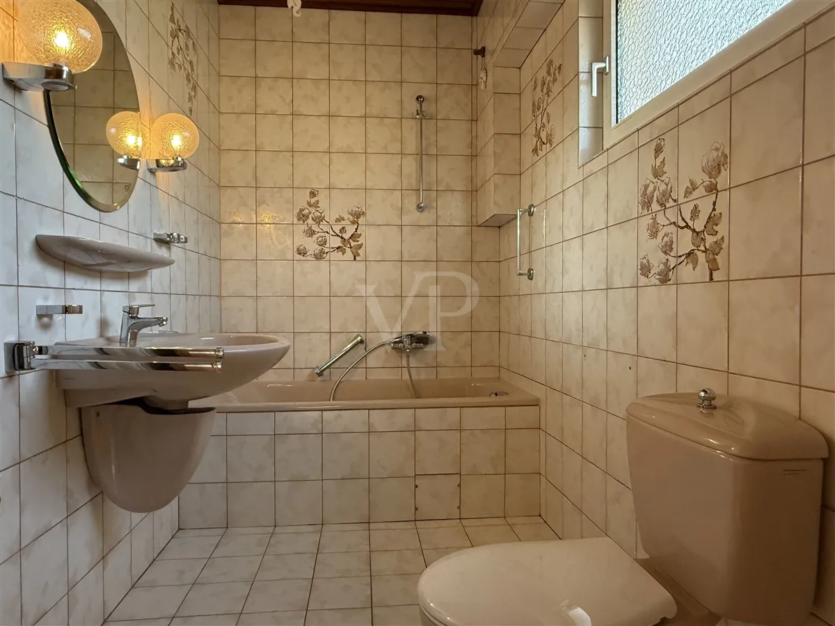 Tageslichtbad mit Badewanne